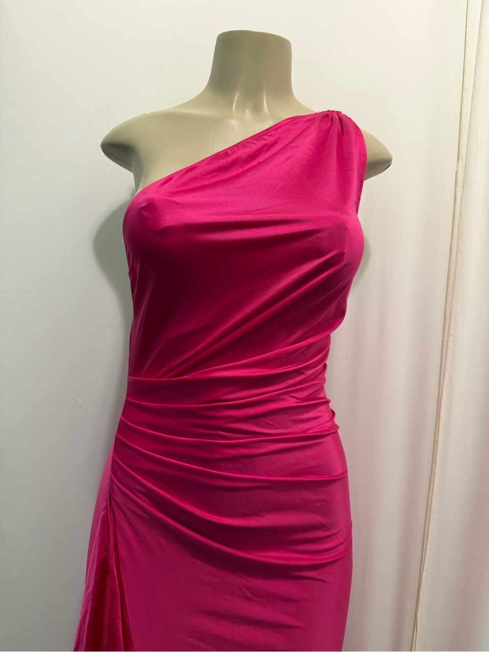 ❤️Oys One-Shoulder Hot Pink Ruched Maxi Dress - Picture 4 of 11